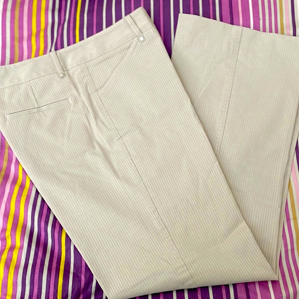 Ellie tahari womens pants.Size 4.Beige w/very small pink/white horizontal stripe
